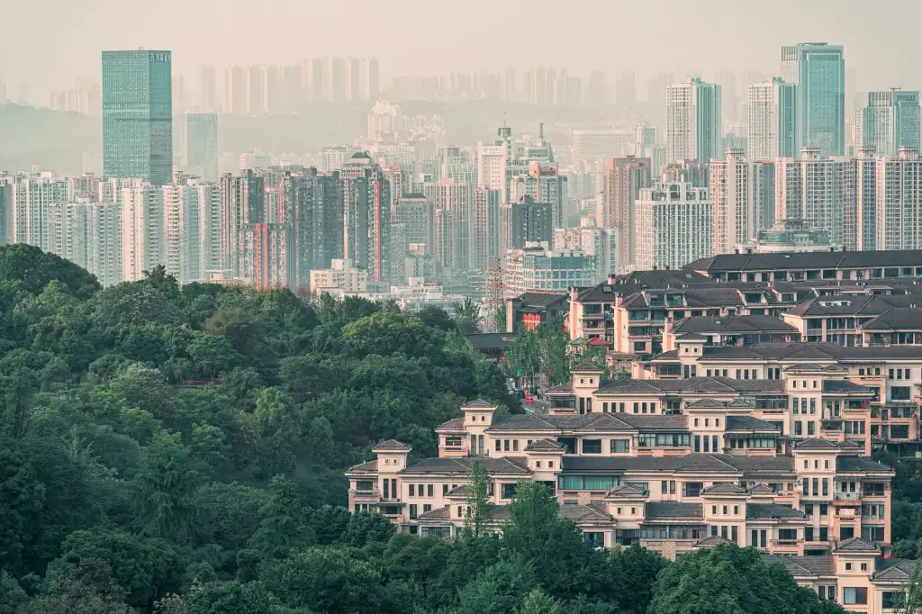 智教岛教学设备技术对比：智慧黑板与触控一体机的应用场景分析