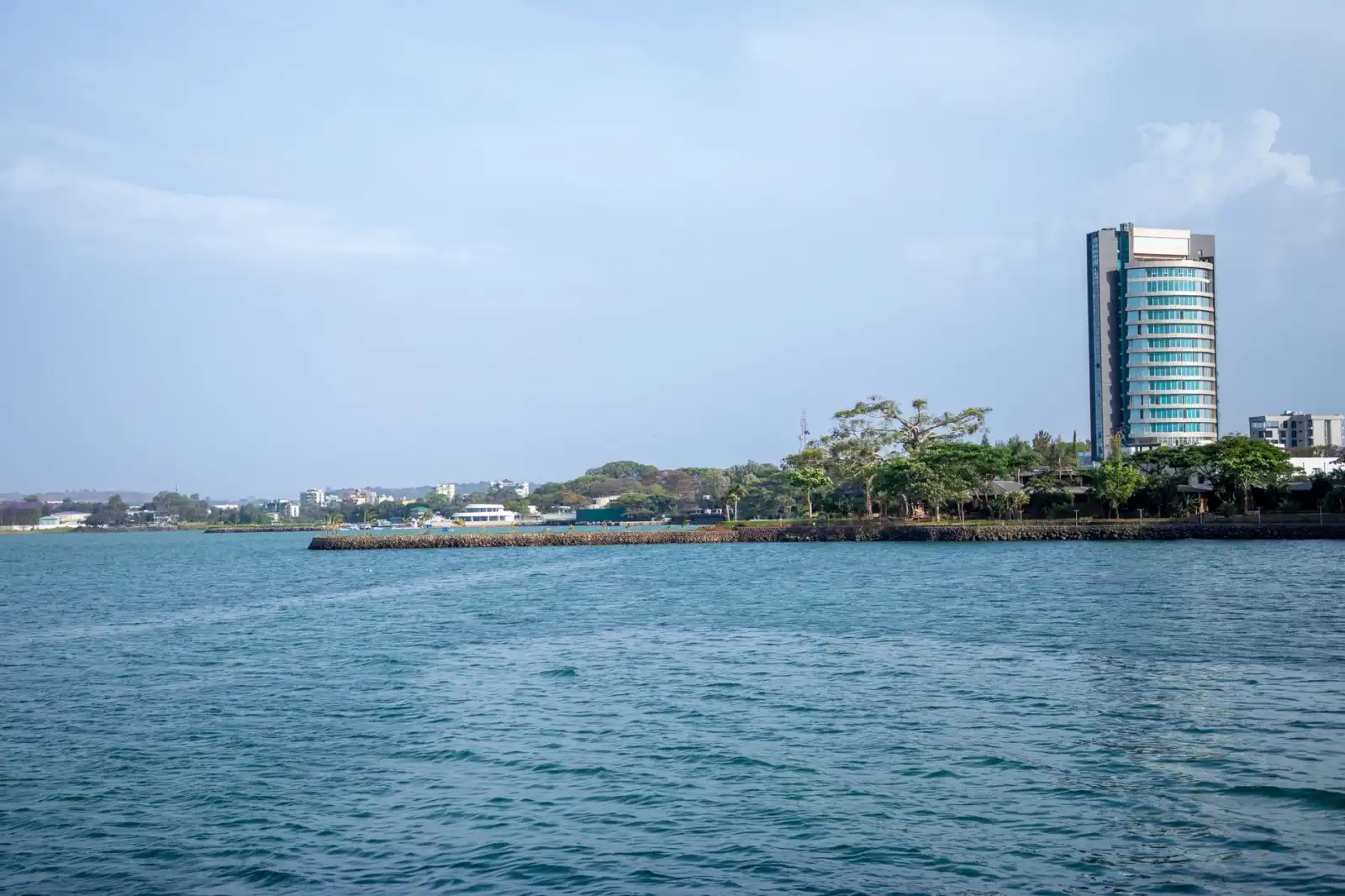 智慧教室建设方案中的教学设备选型要点与教育科技应用趋势